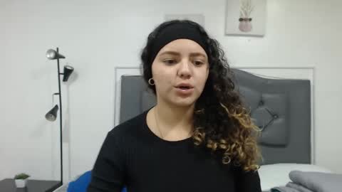 Snapshot of giia_moroe chatting on October 20, 2:20 pm Giia online show from October 20, 2:20 pm