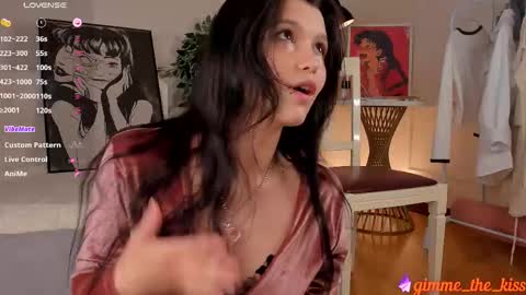 Snapshot of gimme_the_kiss chatting on October 7, 8:19 am Mia online show from October 7, 8:19 am