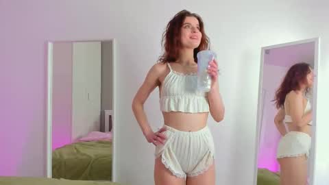 Snapshot of gin_yoon chatting on February 25, 6:58 am Gin online show from February 25, 6:58 am