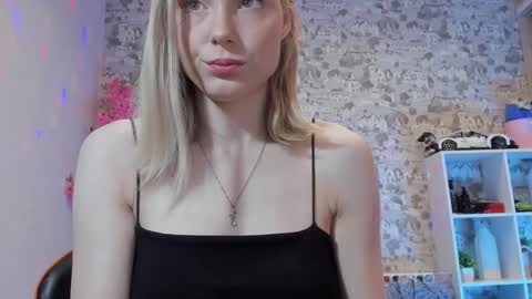 Gina online show from May 6, 1:09 am
