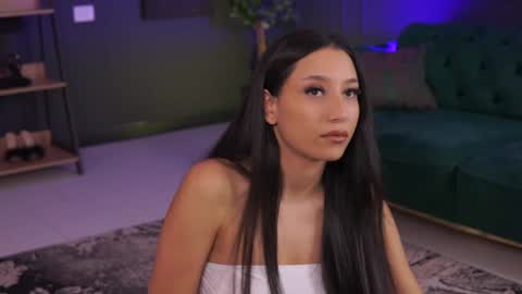 Snapshot of ginavalentinna chatting on December 5, 7:17 pm Gina online show from December 5, 7:17 pm