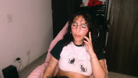 giny_bean online show from May 15, 10:45 pm
