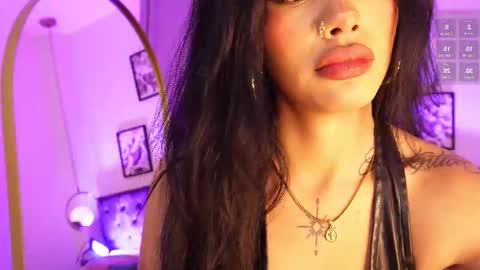 Giovanna  online show from November 23, 6:05 am