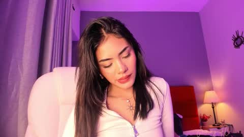 Snapshot of giovanna_oliveira chatting on September 10, 6:02 am Giovanna online show from September 10, 6:02 am