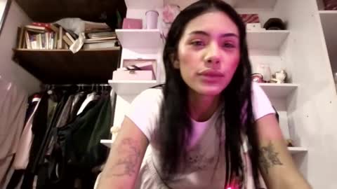 giovanna_oliveria online show from December 18, 1:43 am