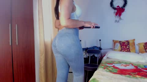 Snapshot of girasol_walton chatting on December 9, 11:58 am Girasol Walton online show from December 9, 11:58 am