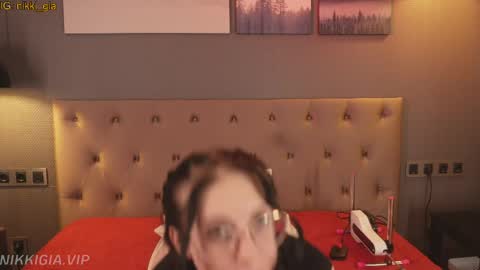 Nikki online show from April 9, 3:06 pm