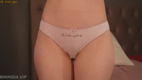 Nikki online show from April 24, 3:04 pm