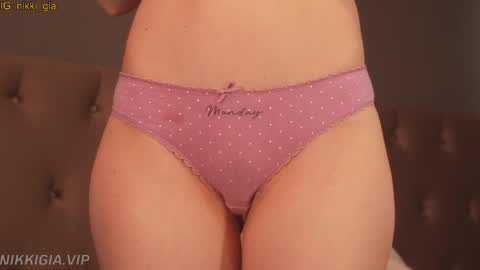 Nikki online show from April 22, 2:58 pm