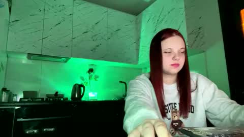 girl_shy07 online show from April 24, 9:39 pm