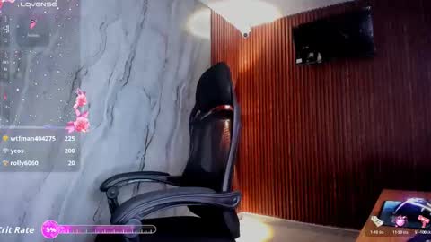 Snapshot of girlmia07 chatting on October 4, 7:47 am Isabella online show from October 4, 7:47 am