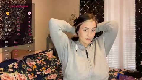 Snapshot of girlofurdreamsxxxxox chatting on December 5, 4:23 pm Camille online show from December 5, 4:23 pm