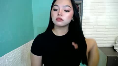 Rhaine online show from March 17, 6:12 pm