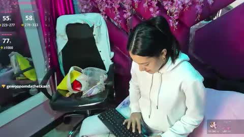 Snapshot of gisell_squirt chatting on October 8, 11:36 am gisell_squirt online show from October 8, 11:36 am