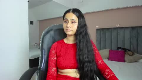 GISELLE ROLDAN online show from June 13, 3:59 am