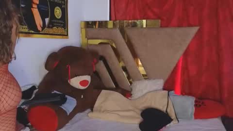 . Gisel Reyes . online show from April 24, 6:33 pm