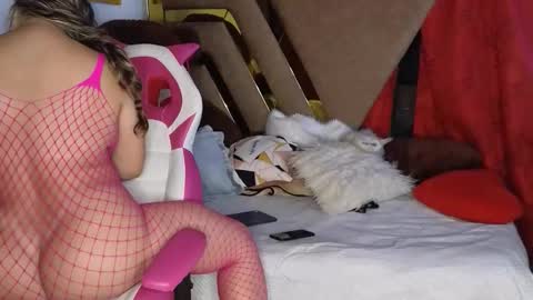 . Gisel Reyes . online show from April 26, 4:54 am