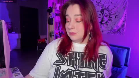Snapshot of gitera_ chatting on December 8, 9:52 pm AlexaMillis online show from December 8, 9:52 pm