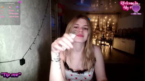  Roxy  online show from December 18, 1:02 pm