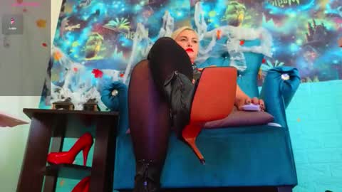 Mrs. Isabella online show from October 18, 5:43 am