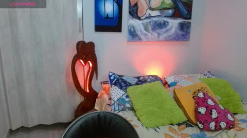  Naih Reyes online show from October 15, 6:16 am