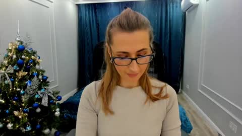 Snapshot of goldenlighte chatting on December 9, 3:40 am Olivia online show from December 9, 3:40 am