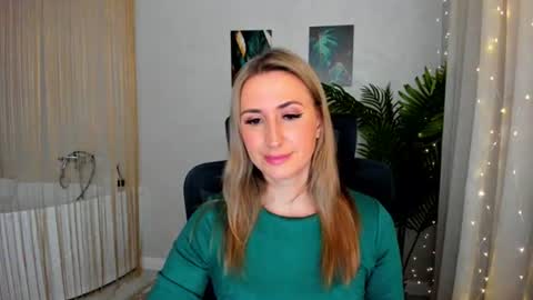 Snapshot of goldenlighte chatting on March 5, 3:40 am Olivia online show from March 5, 3:40 am