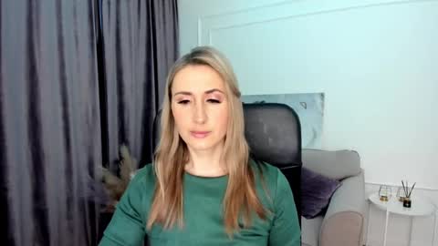 Snapshot of goldenlighte chatting on February 26, 3:35 am Olivia online show from February 26, 3:35 am