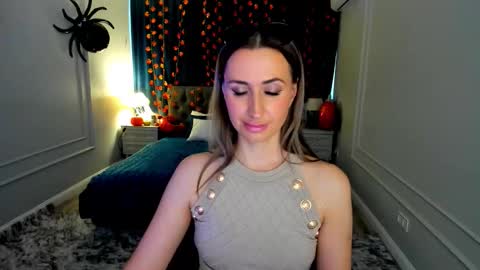 Olivia online show from October 30, 4:15 am