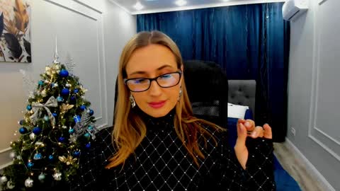 Snapshot of goldenlighte chatting on December 11, 11:41 am Olivia online show from December 11, 11:41 am