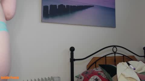 Snapshot of goldie_peach chatting on October 10, 2:00 pm Goldie online show from October 10, 2:00 pm