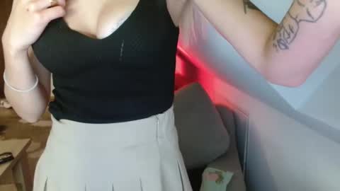 Snapshot of goldiehanny chatting on October 1, 5:51 pm GoldieHanny online show from October 1, 5:51 pm