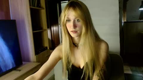 Snapshot of goldiehanny chatting on February 13, 6:48 pm GoldieHanny online show from February 13, 6:48 pm
