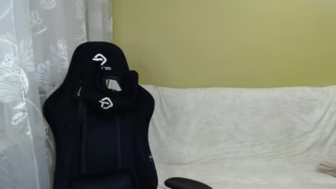 Elizabeth Effie online show from March 6, 6:25 pm