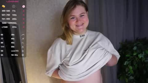 Snapshot of gorgeous_beaux chatting on October 1, 6:46 pm Sexy Mona 3 online show from October 1, 6:46 pm