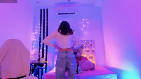 i am Jessi  I love animals and drawing I hope to get along with everyone. XOXO online show from February 21, 8:31 pm