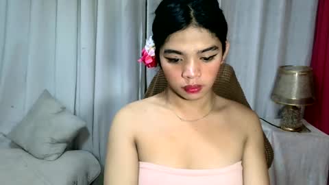 gorgeouspinay_gwen online show from June 14, 2:24 am