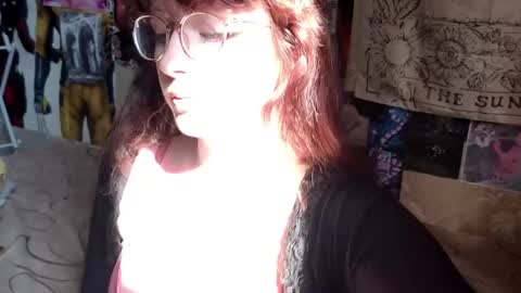 Snapshot of goth_pumpkin chatting on September 18, 8:35 am Amy online show from September 18, 8:35 am
