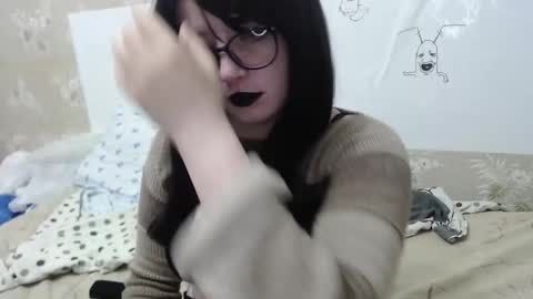 Snapshot of goth_pumpkin chatting on January 18, 10:28 pm Amy online show from January 18, 10:28 pm