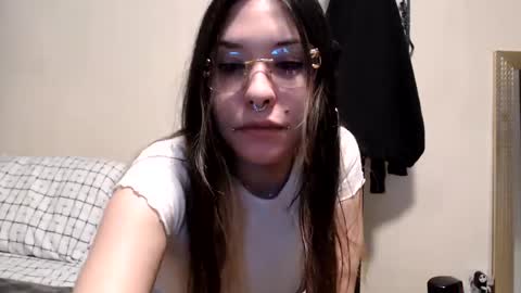 Snapshot of gothbaby305 chatting on January 25, 1:43 am gothbaby305 online show from January 25, 1:43 am