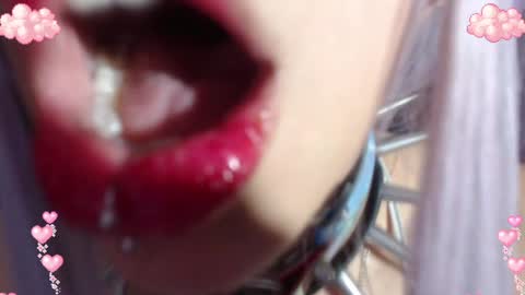 Snapshot of gothicute chatting on December 5, 7:38 am online show from December 5, 7:38 am