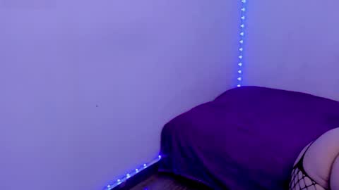 Laia  online show from January 8, 5:00 am