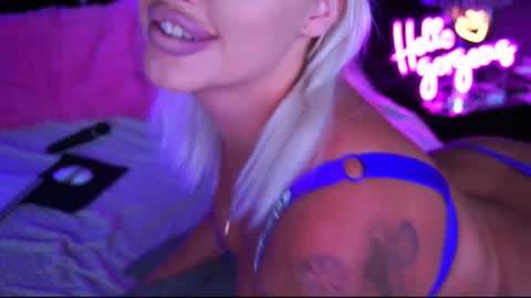 Snapshot of gracehotdavies chatting on September 22, 10:08 pm Grace online show from September 22, 10:08 pm