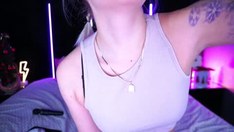 Snapshot of gracehotdavies chatting on January 7, 2:19 pm Grace online show from January 7, 2:19 pm