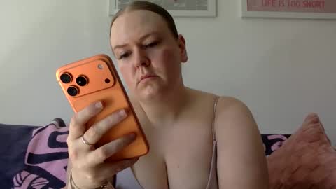 Grace Loves online show from April 22, 12:02 pm