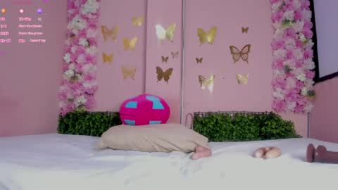 Mi Name is violeta  online show from April 14, 12:49 pm