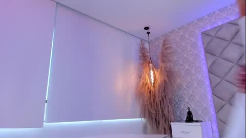 grayce blossoms24 online show from March 1, 8:31 pm