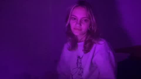 mila 3 online show from December 28, 6:39 am