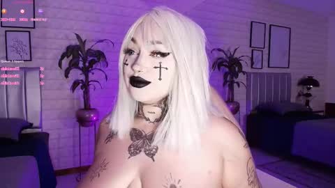Snapshot of greennbella chatting on September 13, 7:44 pm online show from September 13, 7:44 pm