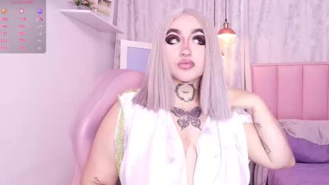 Snapshot of greennbella chatting on February 13, 7:10 pm online show from February 13, 7:10 pm